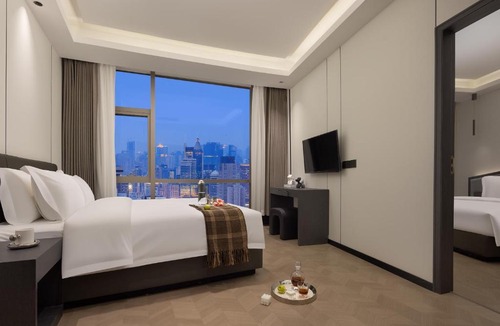 Yuzhong Hotel | KW Sky View Hotel -Chongqing Jiefangbei Pedestrian Street Hongyadong Branch
