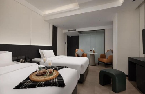 Yuzhong Hotel | KW Sky View Hotel -Chongqing Jiefangbei Pedestrian Street Hongyadong Branch