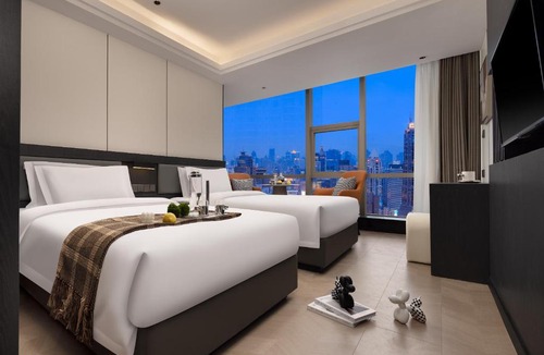 Yuzhong Hotel | KW Sky View Hotel -Chongqing Jiefangbei Pedestrian Street Hongyadong Branch