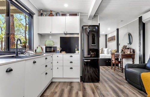 Crafers West Cabin | KW Treehouse Luxury Private Farm Escape for 2 with Walking Trails
