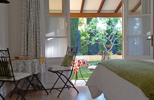 Nelson Bay Bed & Breakfast | L'Olivette B&B Olive Room For 2 Adults Only Unsuitable for Children.