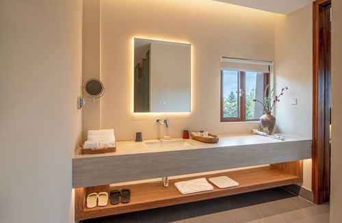 Shangri-La Hotel | La Danse Sacree Hotel