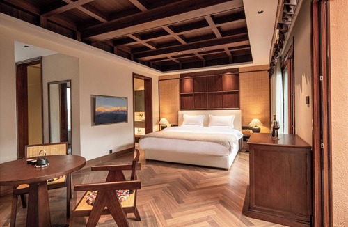Shangri-La Hotel | La Danse Sacree Hotel