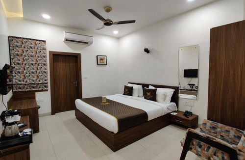 Aligarh Hotel | La Imperio Hotel