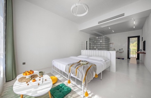 Tonglu County Hotel | Lafite Apple B&B
