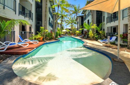 Trinity Beach Hotel | Laguna Edge - Swim-Out Studio, near Sea & Dining