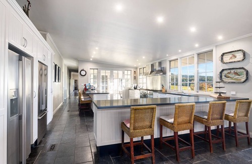 Kangaroo Valley House | Lake David Luxe Lakehouse Getaway