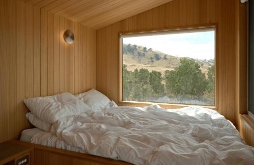 Bonnie Doon House | Lake Eildon Cabin with Lake Views, Plunge Pool & Outdoor Cinema