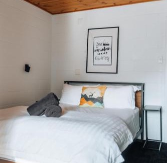 Falls Creek Hotel | Lakeside Falls Creek