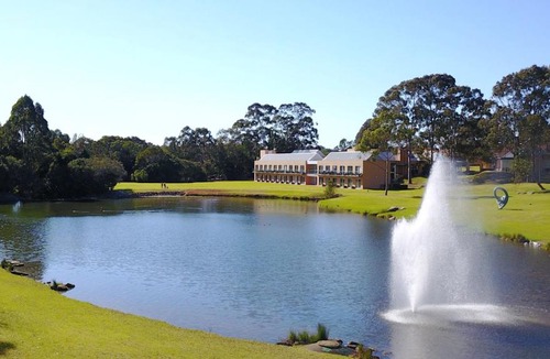 Macquarie Park Hotel | Lakeside Hotel and Conference Centre