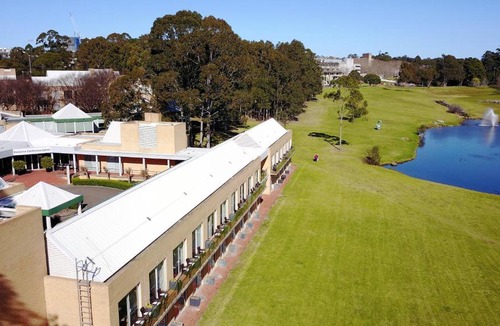 Macquarie Park Hotel | Lakeside Hotel and Conference Centre