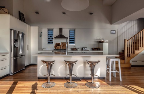 Toukley House | Lakeside Retreat for Families & Groups – Spacious 5-Bedroom Home with Pool