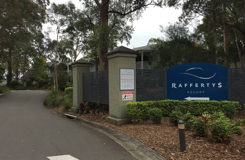 Cams Wharf House | Lakeview Terrace at Rafferty’s Resort - Great Getaway for the family