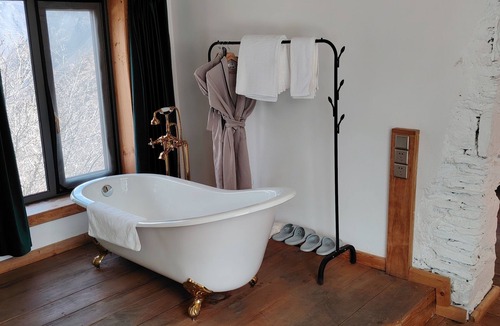 Kangding Hotel | LaMaiSon