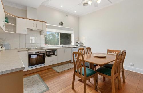 Angaston House | Lambert Estate Retreat
