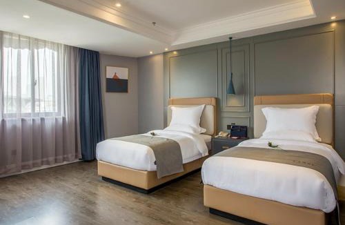 Dantu Qu Hotel | Lano Hotel Zhenjiang South High-speed Railway Station Baolong Plaza