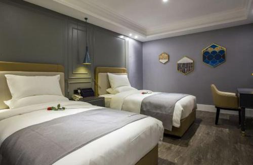Dantu Qu Hotel | Lano Hotel Zhenjiang South High-speed Railway Station Baolong Plaza