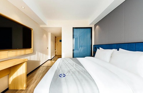 Weidu District Hotel | Lanou Hotel Xuchang Shidai Square Store