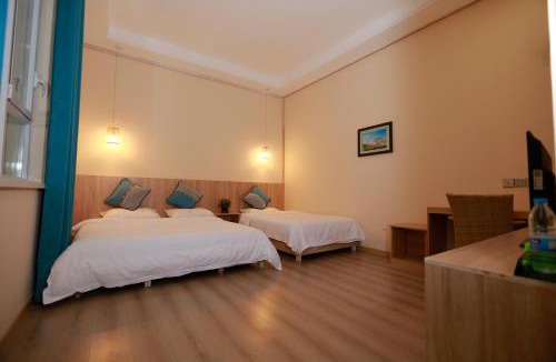 Mingsha Mountain and Crescent Spring Bed & Breakfast | Lanquan Xiaozhu Meisu
