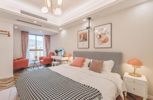 Yuzhong Hotel | Lanyue River View Apartment