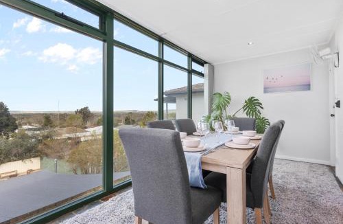 Kooringal Apartment | Large 5BR Retreat - Sleeps 10 - Outdoor Entertaining
