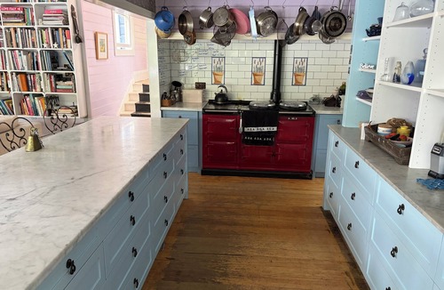 Blackheath House | Large colonial style home close to town great for family catch ups