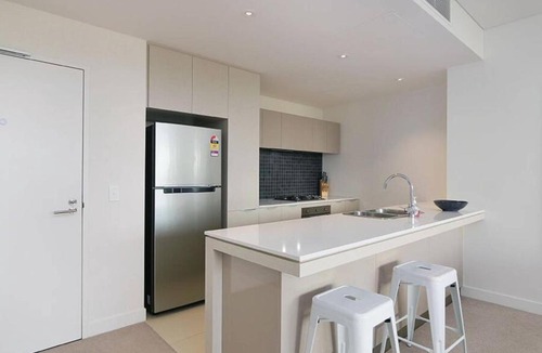 Claremont Apartment | Large Modern 2 Bedroom Apartment near Lake Claremont