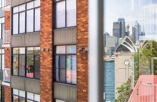 Kirribilli Apartment | 'Latitude' - Stunning Opera House Views, Designer 2 Bedroom Executive Apartment w/airconditioning