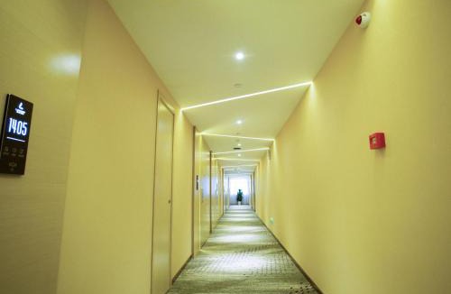 Jiulonghu Administration Office Hotel | Lavande Hotel Nanchang West Railway Station Guobo Subway Station