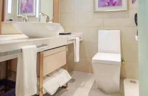 Optics Valley Hotel | lavandehotels Wuhan Guanggu Square