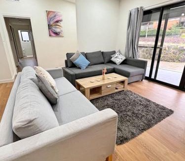 Lyons House | Lavish in Lyons - 3bd 2bth Spacious & Modern Home