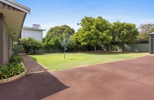 Marybrook House | Lazy Days @ the Beach, 100m to beach