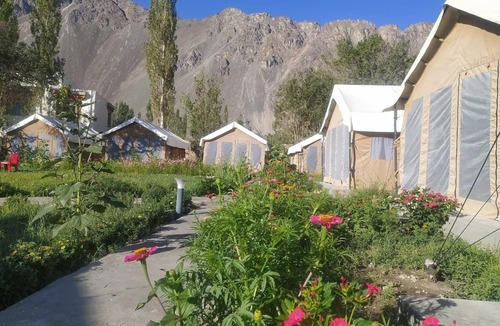 Hundur Hotel | Ldazes camp hunder Nubra