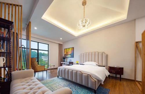 Wulingyuan House | LeadingMen Riverview Hotel&Lift&Free Laundry &Book tickets &Downtown Location and Experienced tour guide service
