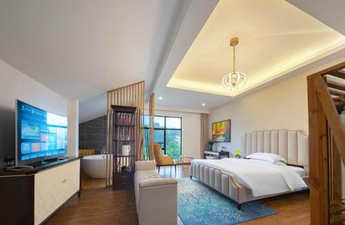 Wulingyuan House | LeadingMen Riverview Hotel&Lift&Free Laundry &Book tickets &Downtown Location and Experienced tour guide service