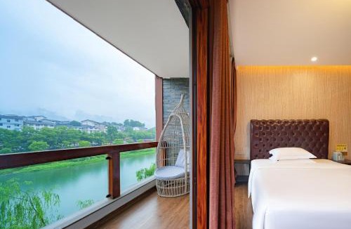 Wulingyuan House | LeadingMen Riverview Hotel&Lift&Free Laundry &Book tickets &Downtown Location and Experienced tour guide service