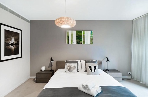 Camperdown Apartment | Leafy Inner City Apartment Camperdown
