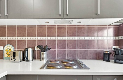 Lane Cove North Apartment | Leafy Lane Cove Family Apartment | AC + Parking