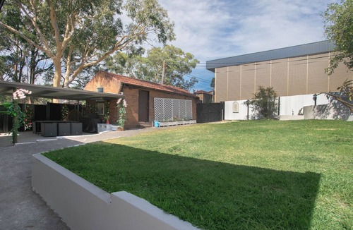 Lane Cove West House | Leafy Lane Cove Family Stay | Parking I Garden
