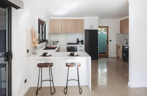 Benalla West House | Leafy Retreat - Benalla