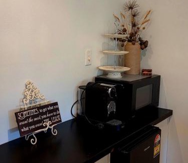 St Ives Apartment | Leafy Suburb Oasis with Comfort and Charm