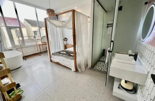 Pudong House | Left Bank La Vie Pool Resort