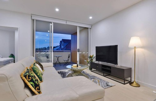 Leichhardt Apartment | Leichhardt Serene Retreat - Views丨Parking丨Ease
