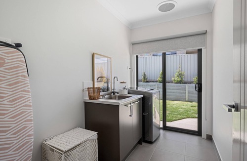 Leneva House | Leneva Stylish & Spacious Stay - Spacious four bedroom, two bathroom property