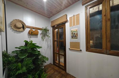 Shizhong District Hostel | Leshan Qiuye Book House B&B