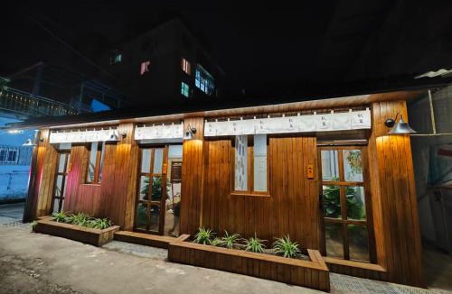 Shizhong District Hostel | Leshan Qiuye Book House B&B