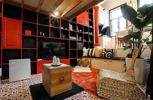 Downtown Shanghai House | Lian's Cozy Cottage next to ShaanXi S. Rd Subway STA nestled in Mid. Huaihai Rd.