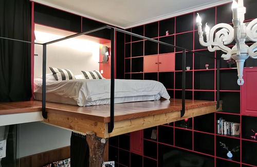 Downtown Shanghai House | Lian's Cozy Cottage next to ShaanXi S. Rd Subway STA nestled in Mid. Huaihai Rd.