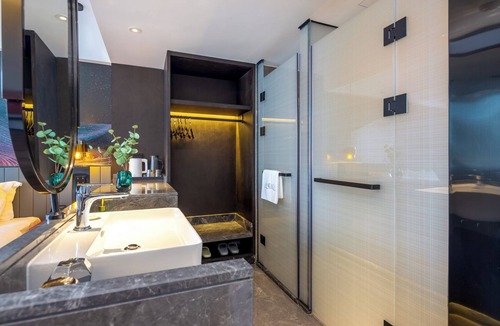 Long Hua Hotel | LiangZhi Huipin Hotel