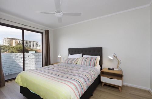 Scarborough Apartment | Light & Bright Apartment, 5 minute walk to the Beach